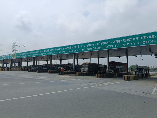 Sahakar Global Limited at Shahjahanpur NHAI Toll Caught Issuing Unauthorised Tickets to Overloaded Vehicles in Violation of NHAI Guidelines