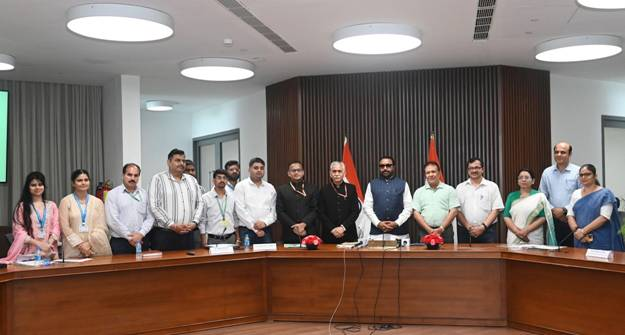 Delhi University, Ministry of Ayush Ink Pact to Advance Herbal Research
